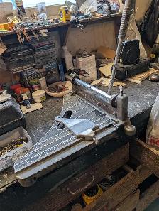 Tile cutter for vct