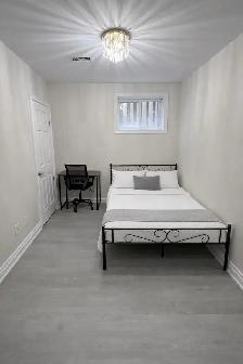 Room for rent near subway & Yorkdale (Female Only) - Photo 2