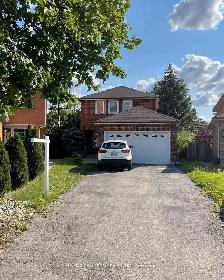 Beautiful cozy basement 5 minutes drive to Hillcrest mall