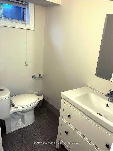 Beautiful cozy basement 5 minutes drive to Hillcrest mall - Photo 6