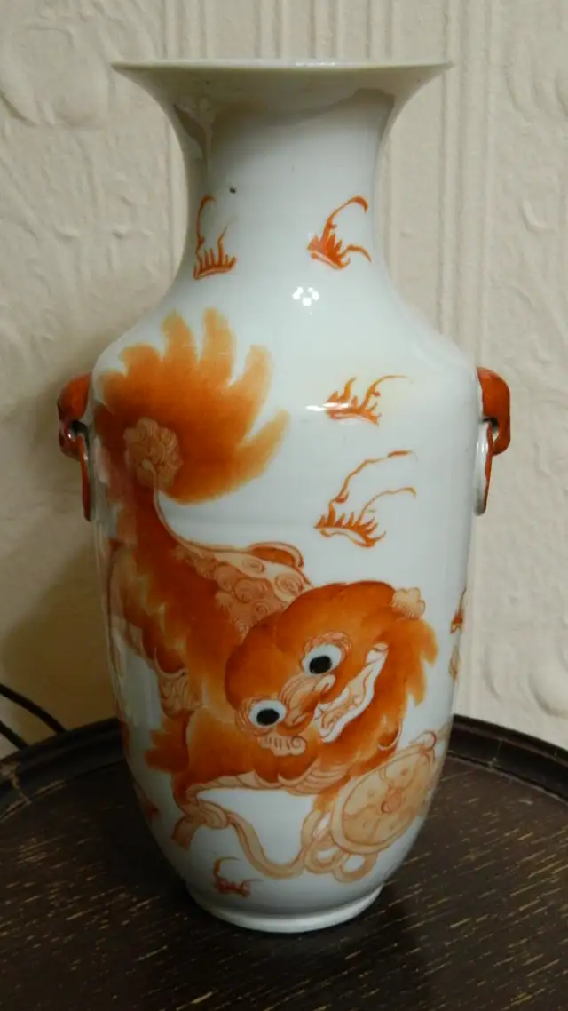Vase  Chinois  motif FOO Dog Oranger  porcelaine et Daté 10 1/4