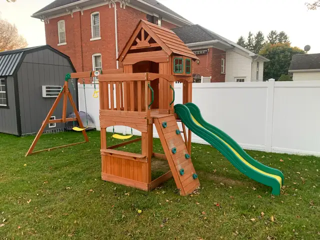 Cedar Summit Kids Swing Set