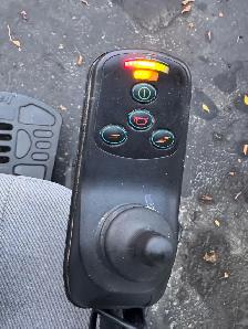 electric wheelchair - Photo 4