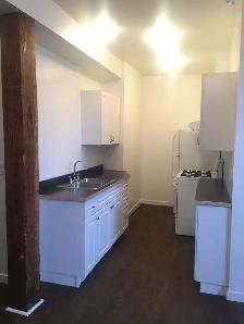 SNUG LITTLE APARTMENT - Photo 2
