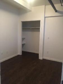 SNUG LITTLE APARTMENT - Photo 4
