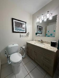 Modern Condo - Photo 10