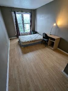 Large room on Woodroffe/Majestic, 4 mins to Algonquin. ASAP - Photo 2