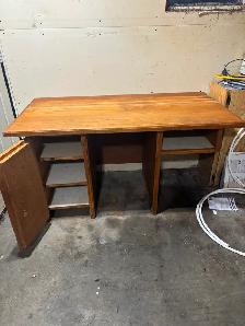 Wooden desk - Photo 2