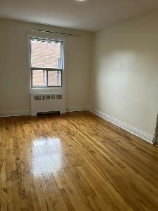 LARGE 3.5 RENOV. METRO COTE ST. CATHERINE - Photo 6