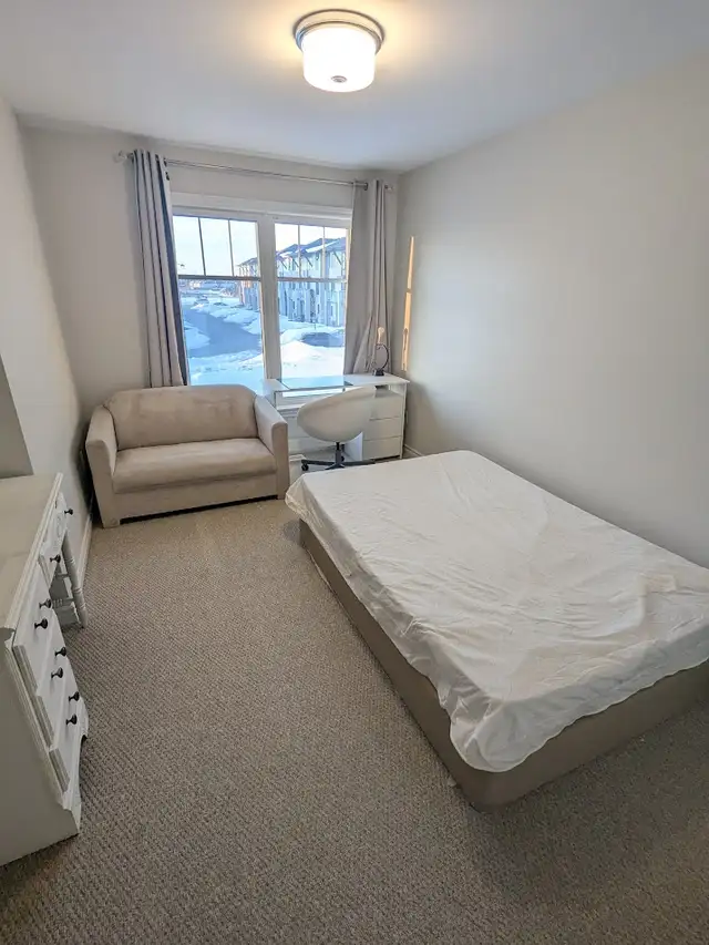 Move in today, large room at barrhaven, close to Zmazon