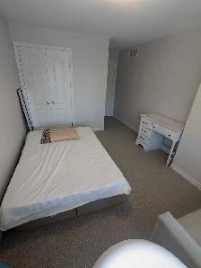 Move in today, large room at barrhaven, close to Zmazon - Photo 4