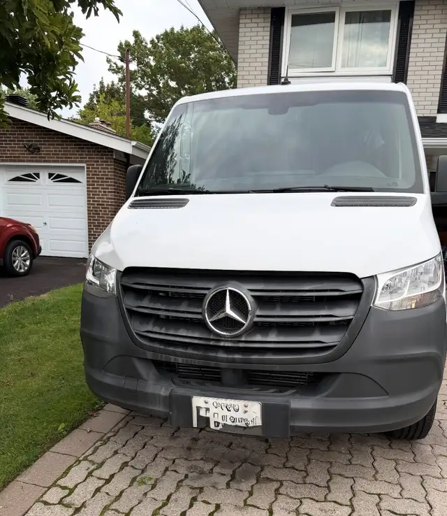 2019 Mercedes-Benz Sprinter  - $28.000   416-828-5361