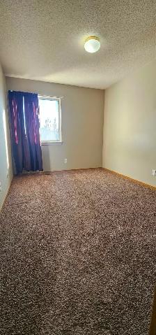 SPACIOUS 3-BEDROOM BI-LEVEL UPPER FLOOR FOR RENT – NE CALGARY! - Photo 6