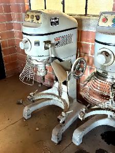 Globe SP60P-3 60 Qt Commercial Mixer – 3 HP – Working - Photo 4