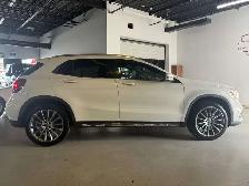 2018 Mercedes-Benz GLA 4Matic l 2.0T l 4Cyl l AMG l Panoramic Ro - Photo 7