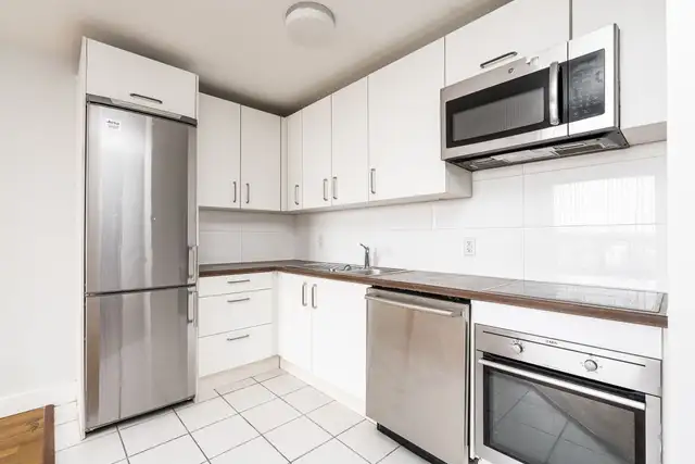 Renovated one bedroom, Bathurst and Queen - ID 4698