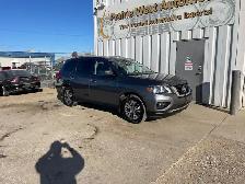 2019 Nissan Pathfinder S AWD 7 Passenger | No Reported Accidents - Photo 3