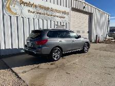 2019 Nissan Pathfinder S AWD 7 Passenger | No Reported Accidents - Photo 5