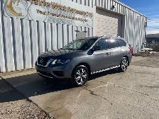 2019 Nissan Pathfinder S AWD 7 Passenger | No Reported Accidents - Photo 9