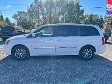 2016 Chrysler Town & Country 4dr Wgn S CERTIFIED ELECTRIC DOORS - Photo 2
