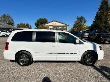 2016 Chrysler Town & Country 4dr Wgn S CERTIFIED ELECTRIC DOORS - Photo 6