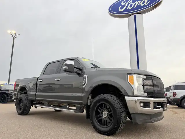 2017 Ford Super Duty F-350 LARIAT ULTIMATE! / LOADED! / DELETED!
