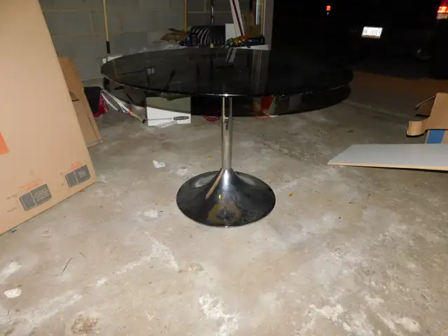 Round Dining Room Table - metal and Glass - 1970's styling
