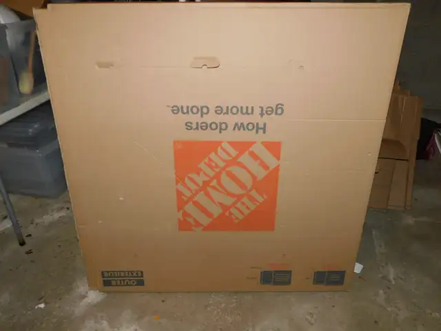 Large Home Depot TV or Picture Box - used but very good