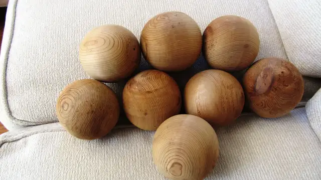 HAND MADE CEDAR BALLS (8)