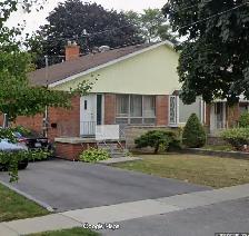 Room for rent near Markham & Lawrence