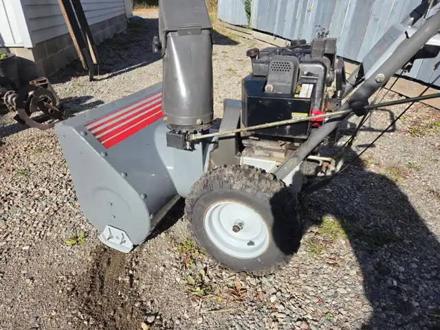 Craftsman Bullet proof Snowblower 8 / 27
