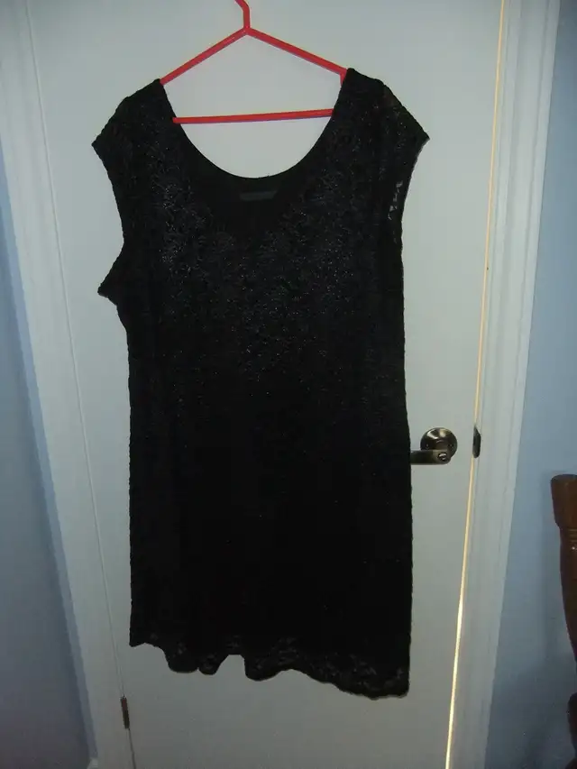 Robe et un ensemble veste et chandail
