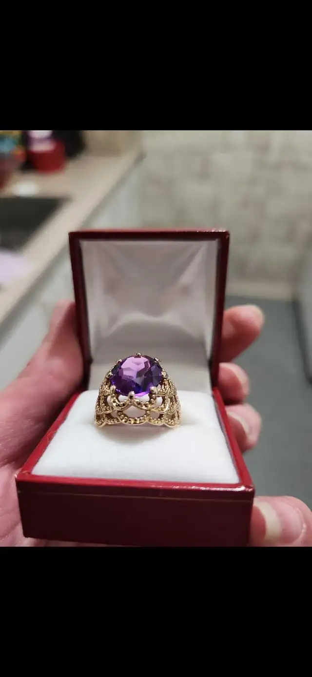 VINTAGE 10KT GOLD THICK RING AMETHYST BOWMANVILLE