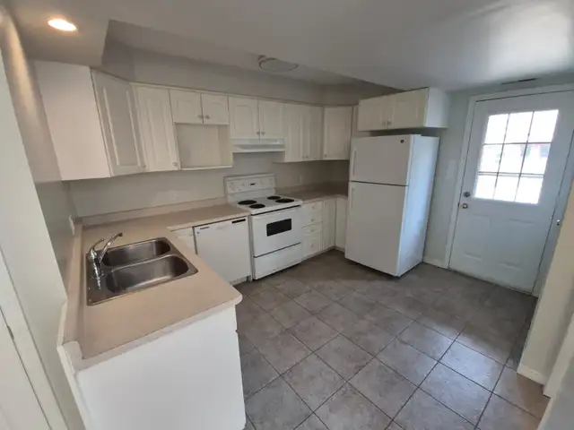 UNI-6 Union Lane — 1 Bed   Loft End-Unit Townhouse, Waterloo