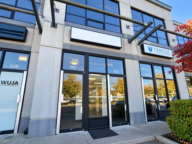 1,024 SF Move-In Ready Office for Lease - South Surrey