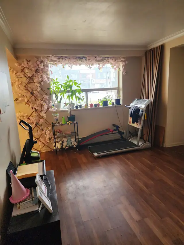 3 bdrm apt, utilities parking included, Nov 1st, Keele & Wilson