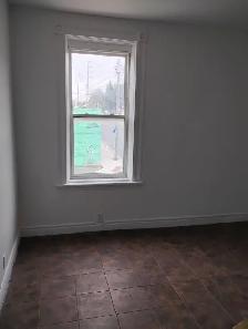 2 Bedroom apt for rent renovated including heat, hydro, water - Photo 8