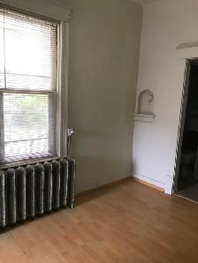 Larger 1BR c/w All utilities/Wifi in east side downtown - Photo 6