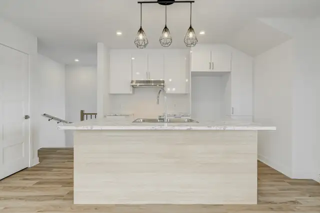 UNITÉ CONDO 5 1/2 AU 1ERE ÉTAGE AVEC 3 CHAMBRES RIVE-SUD WOW!