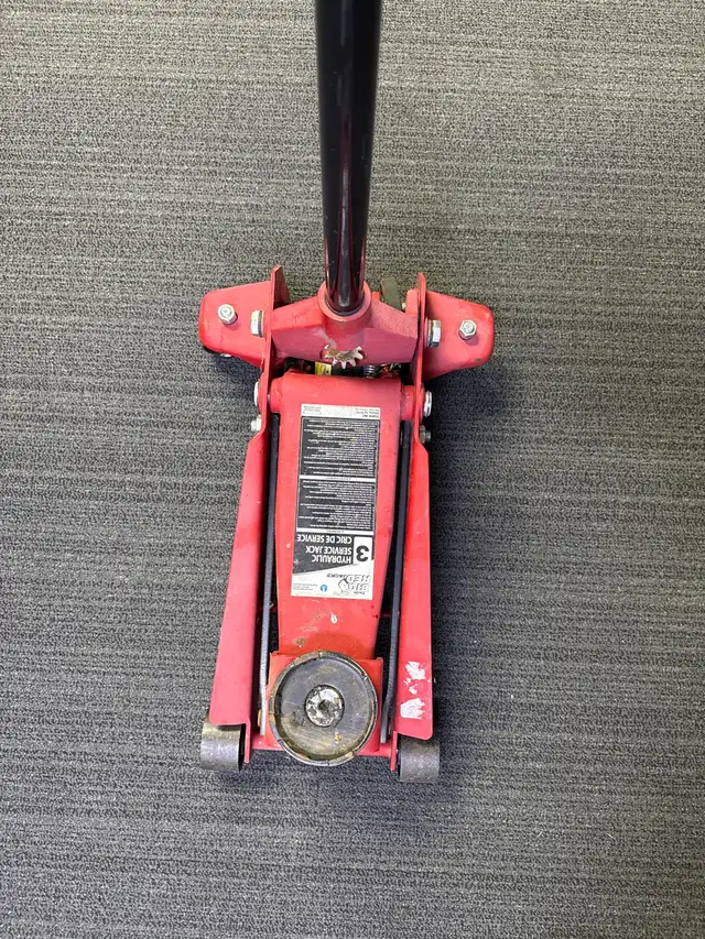 Big red 3 Ton floor jack