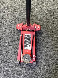 Big red 3 Ton floor jack