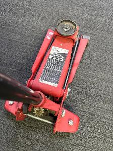 Big red 3 Ton floor jack - Photo 3