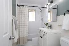 All-Brick Bungalow, Garage & Hot Tub - 885 Adelaide St - Photo 6
