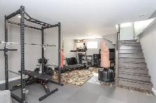 All-Brick Bungalow, Garage & Hot Tub - 885 Adelaide St - Photo 7