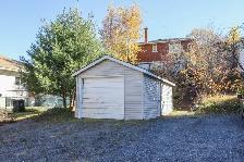 All-Brick Bungalow, Garage & Hot Tub - 885 Adelaide St - Photo 10