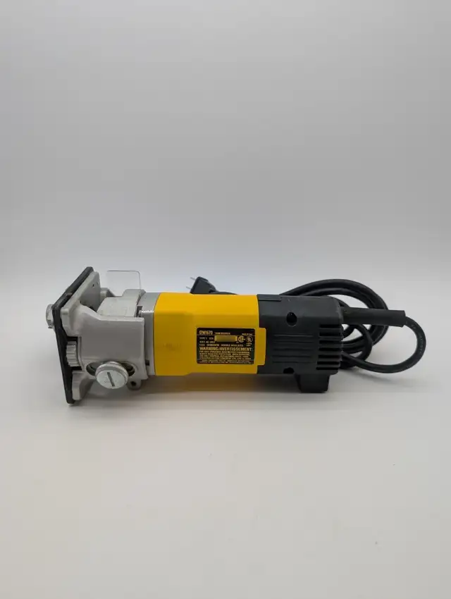 (B6633) DeWalt DW670 Corded Laminate Trimmer Trim Router 120V