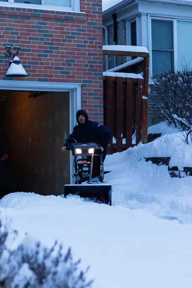 Now Hiring - Part-time Snow Shoveller!
