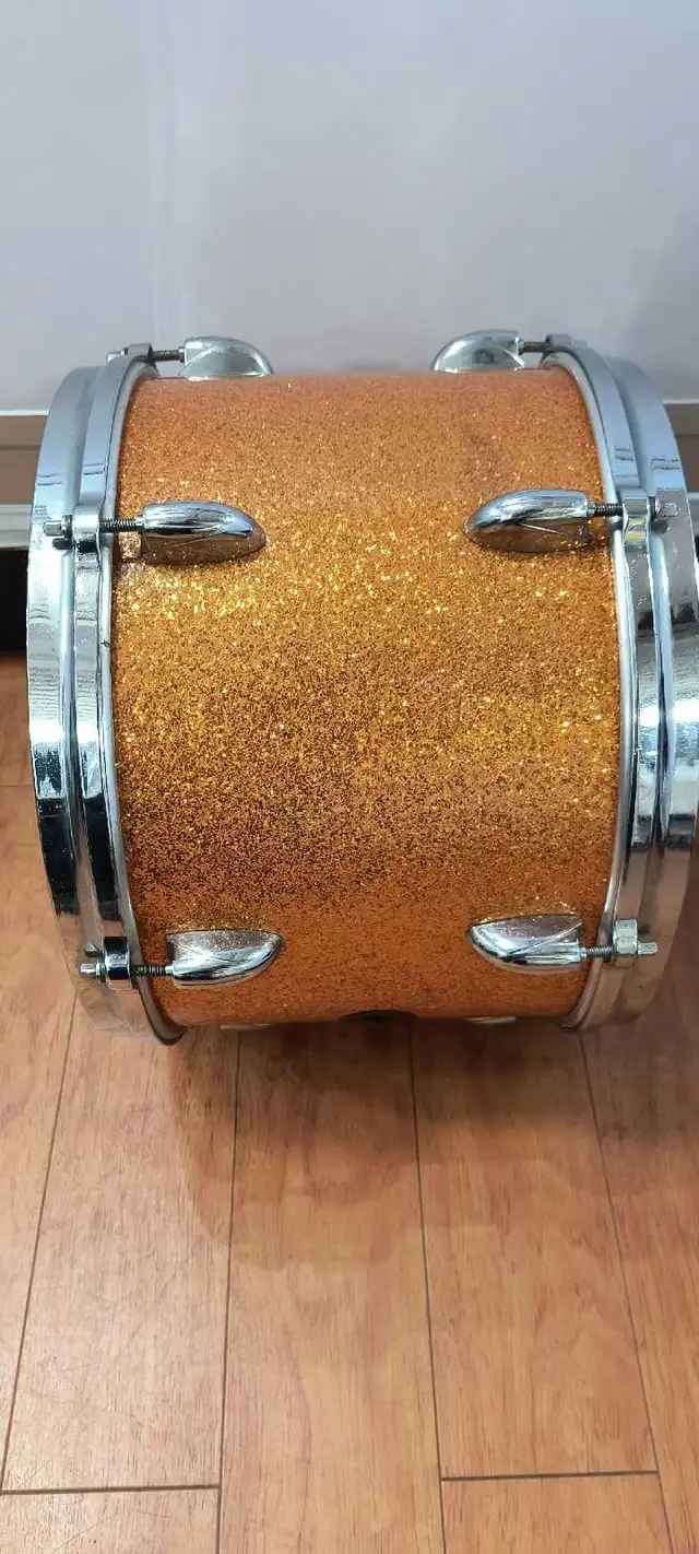 Vintage Sparkle Tom Drum from Gretsch sold as is