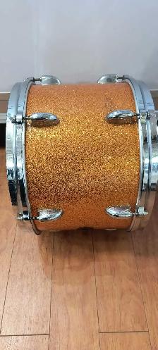 Vintage Sparkle Tom Drum from Gretsch sold as is