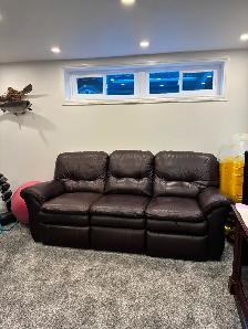 Leather La Z Boy reclining Sofa and Loveseat. - Photo 3